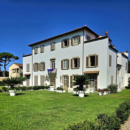 La Villa Apartments - Convenient For Sardinia And Corsica - 4-5 Beds -Private Parking Included With Camera Livorno Kültér fotó