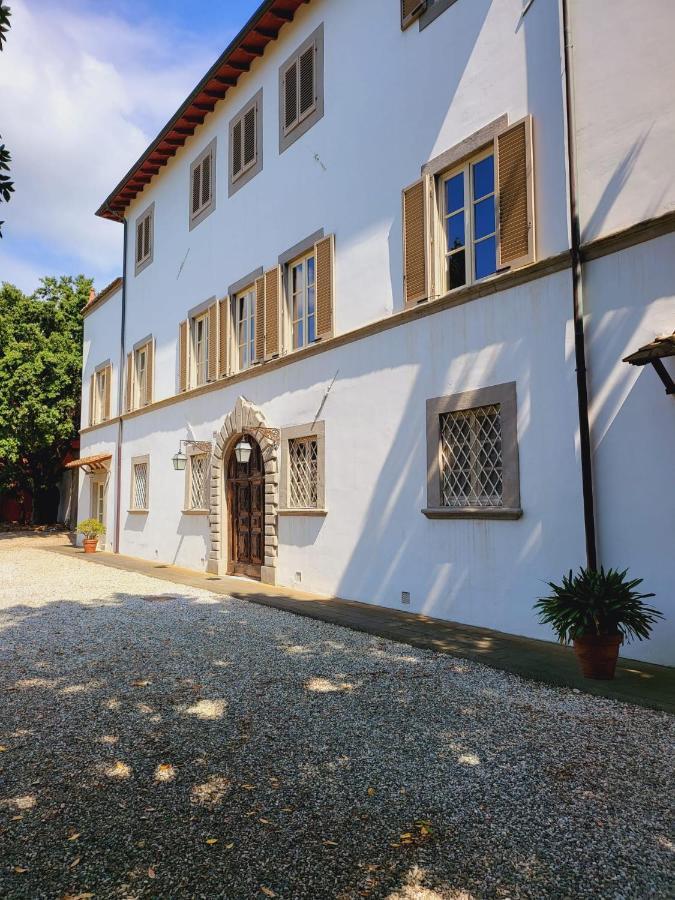 La Villa Apartments - Convenient For Sardinia And Corsica - 4-5 Beds -Private Parking Included With Camera Livorno Kültér fotó
