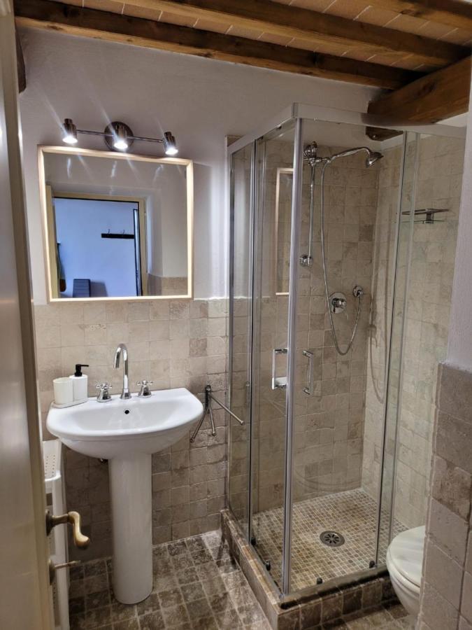 La Villa Apartments - Convenient For Sardinia And Corsica - 4-5 Beds -Private Parking Included With Camera Livorno Kültér fotó