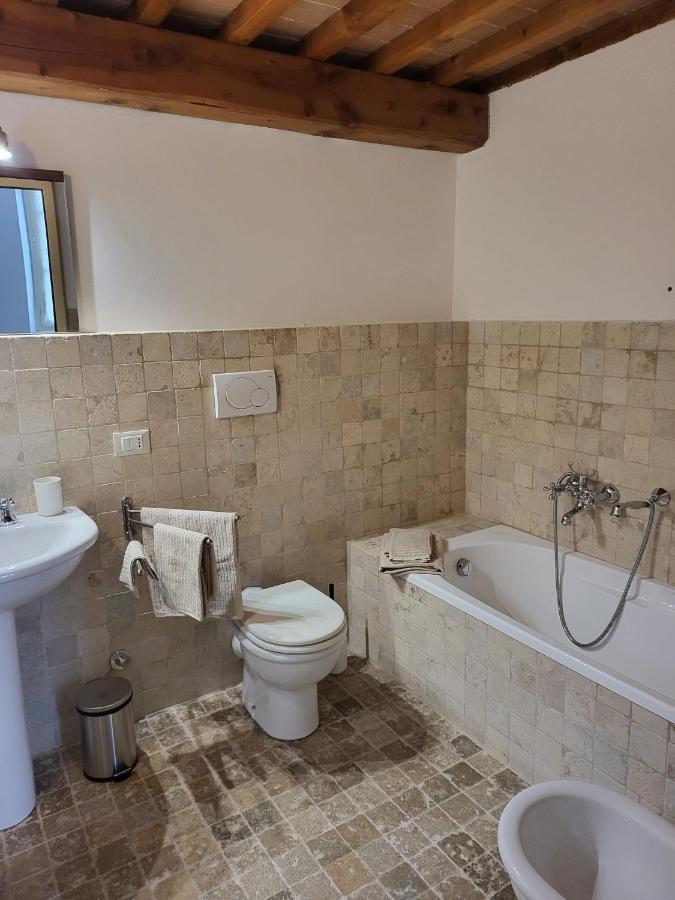 La Villa Apartments - Convenient For Sardinia And Corsica - 4-5 Beds -Private Parking Included With Camera Livorno Kültér fotó