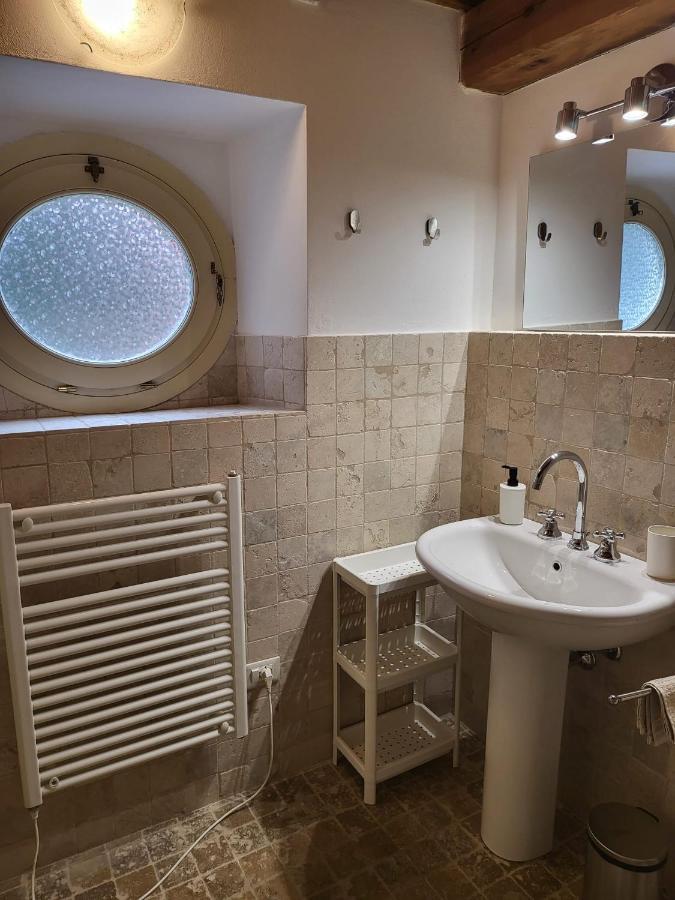 La Villa Apartments - Convenient For Sardinia And Corsica - 4-5 Beds -Private Parking Included With Camera Livorno Kültér fotó