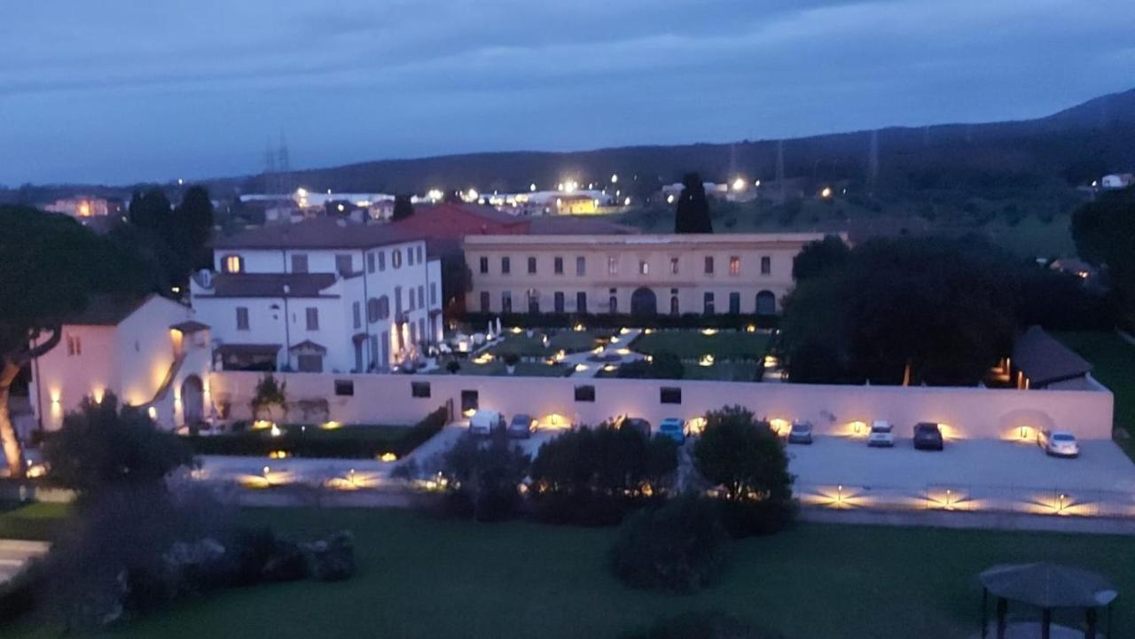 La Villa Apartments - Convenient For Sardinia And Corsica - 4-5 Beds -Private Parking Included With Camera Livorno Kültér fotó
