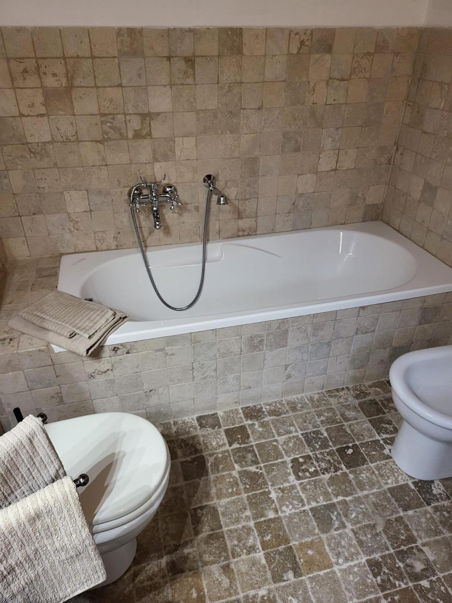 La Villa Apartments - Convenient For Sardinia And Corsica - 4-5 Beds -Private Parking Included With Camera Livorno Kültér fotó