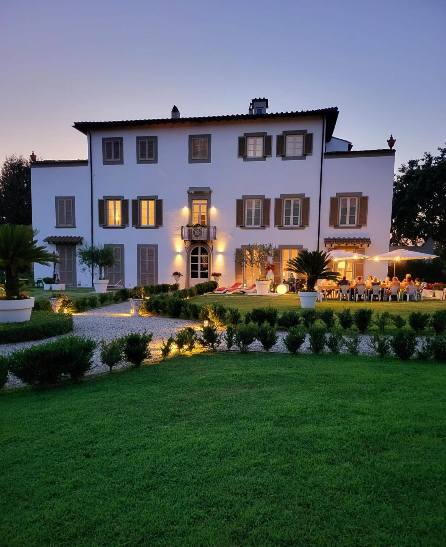 La Villa Apartments - Convenient For Sardinia And Corsica - 4-5 Beds -Private Parking Included With Camera Livorno Kültér fotó
