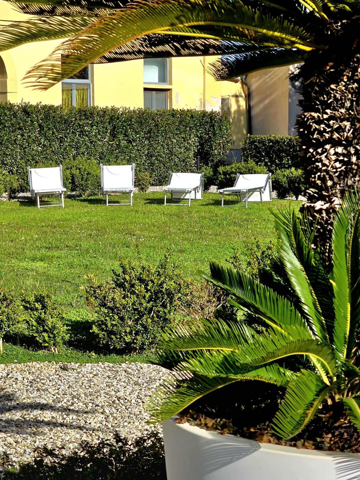 La Villa Apartments - Convenient For Sardinia And Corsica - 4-5 Beds -Private Parking Included With Camera Livorno Kültér fotó
