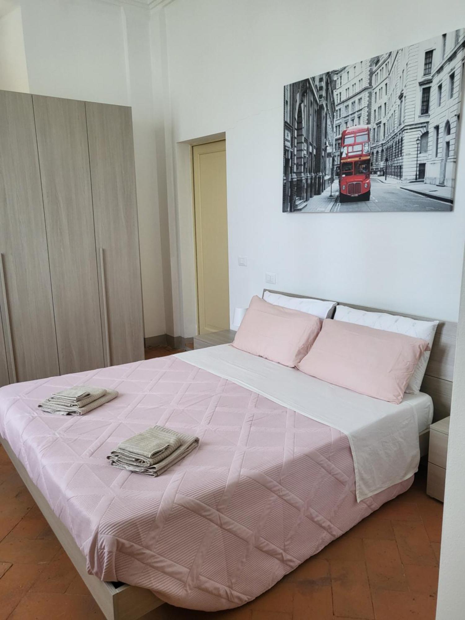 La Villa Apartments - Convenient For Sardinia And Corsica - 4-5 Beds -Private Parking Included With Camera Livorno Kültér fotó